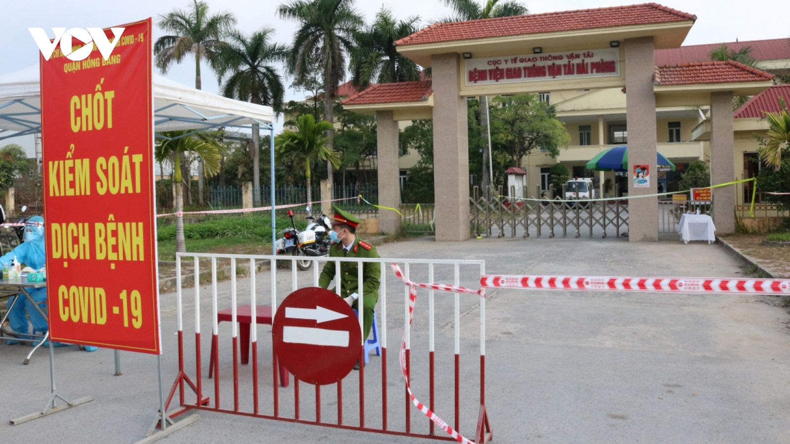 Hai Phong closes non-essential services after a COVID-19 infection